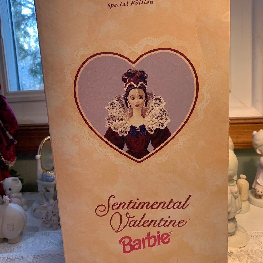 Vintage 1996 Hallmark Special Edition Sentimental Valentine Barbie #16536